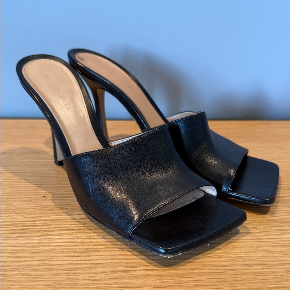 Bottega Veneta Black Leather Heels